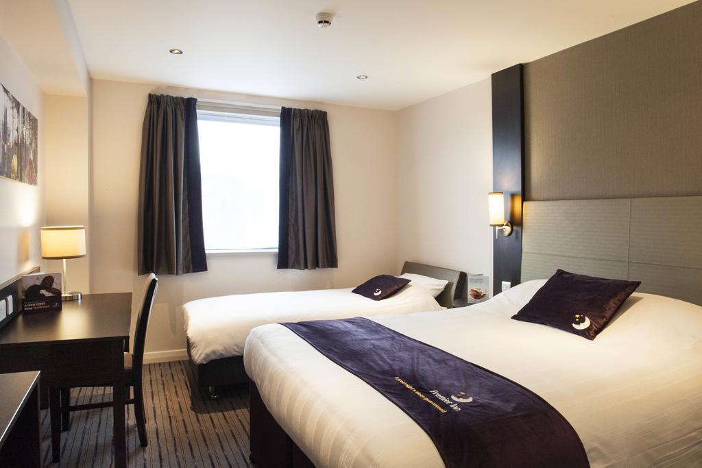 Premier Inn Uttoxeter Exterior foto