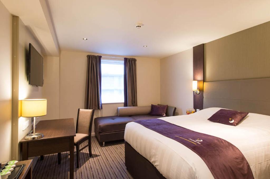 Premier Inn Uttoxeter Exterior foto